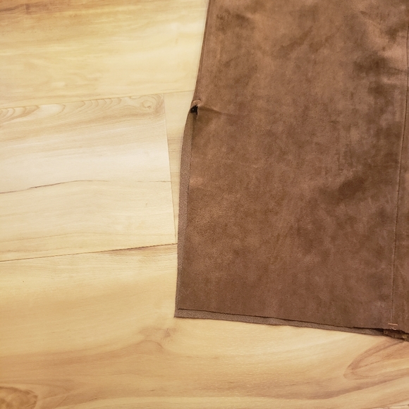 Wilfred Free Size 2 Suede Skirt - Picture 2 of 3